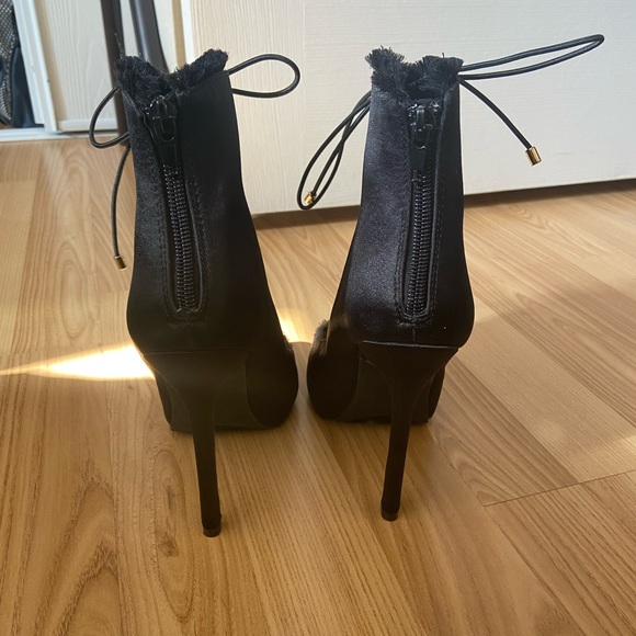 Shoe Dazzle Black Lace Up Heels - Picture 3 of 3